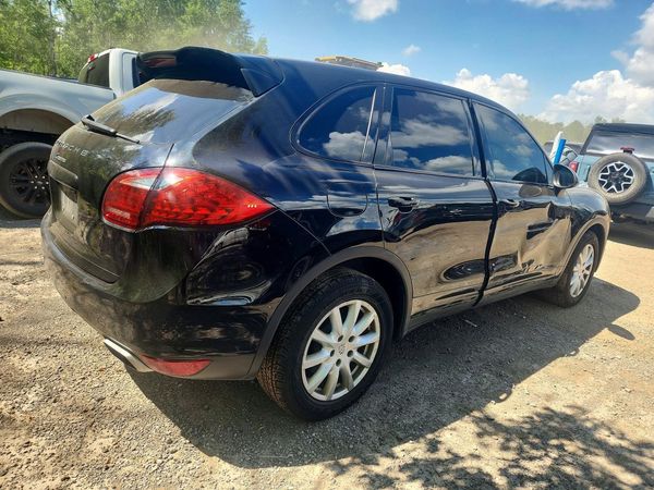 2014 PORSCHE CAYENNE