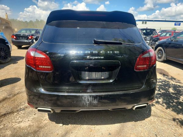 2014 PORSCHE CAYENNE