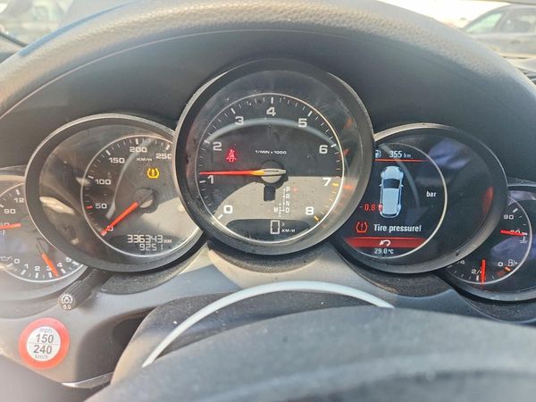 2014 PORSCHE CAYENNE