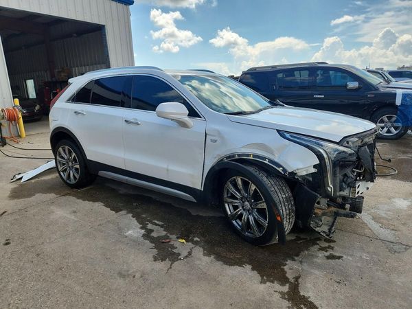 2019 CADILLAC XT4 Premium Luxury