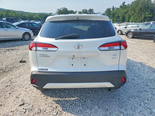 2024 TOYOTA COROLLA CROSS LE