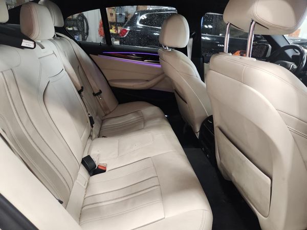 2019 BMW 530