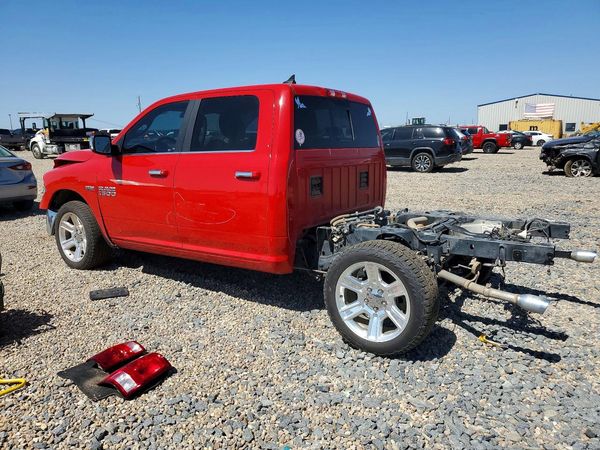 2018 RAM 1500 SLT CREW CAB 4X2