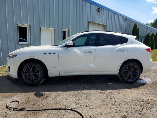 2018 MASERATI LEVANTE Sport