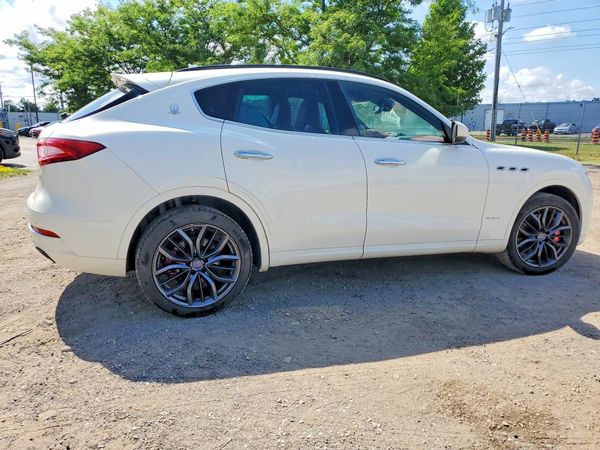 2018 MASERATI LEVANTE Sport