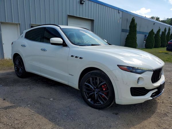 2018 MASERATI LEVANTE Sport