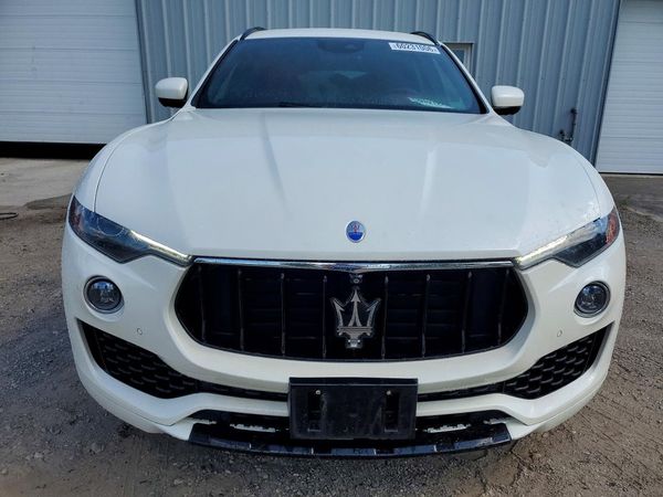 2018 MASERATI LEVANTE Sport