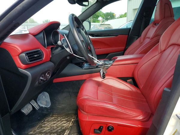 2018 MASERATI LEVANTE Sport