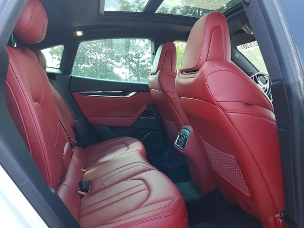 2018 MASERATI LEVANTE Sport