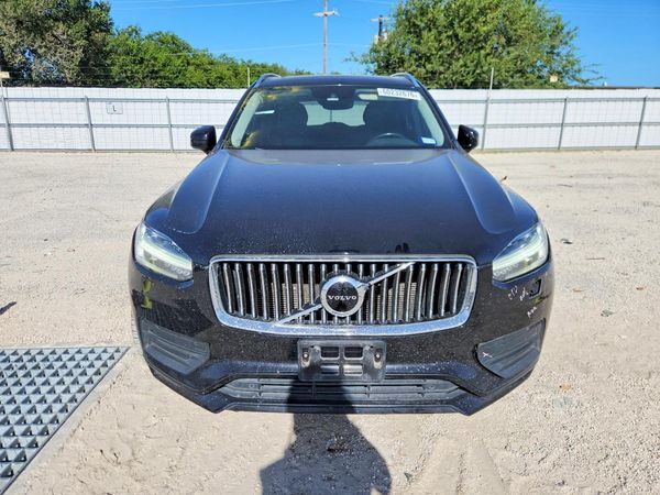 2021 VOLVO XC90 Momentum