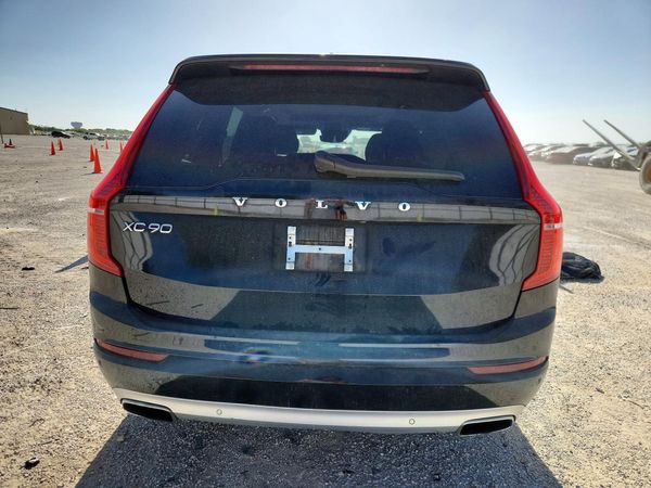2021 VOLVO XC90 Momentum