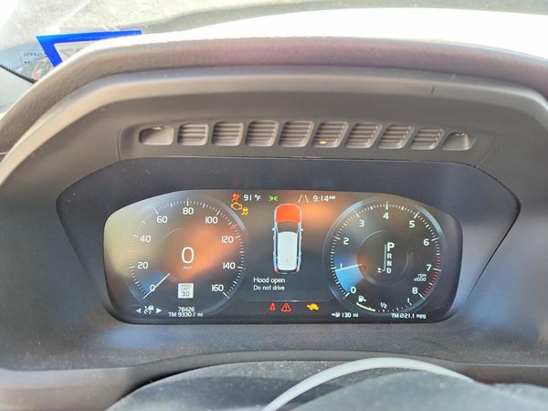 2021 VOLVO XC90 Momentum