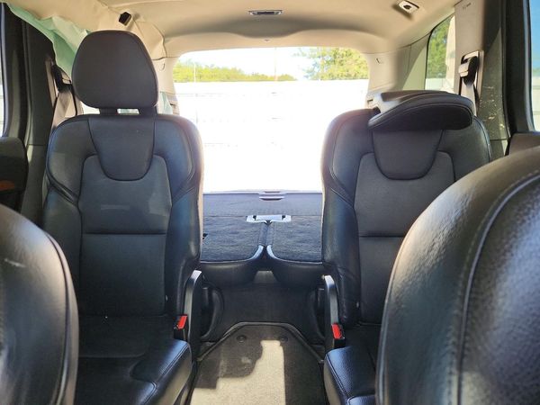 2021 VOLVO XC90 Momentum