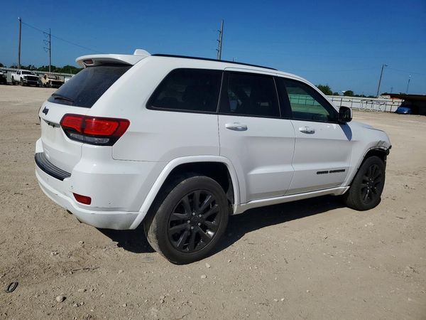 2017 JEEP GRAND CHEROKEE LAREDO 4X2