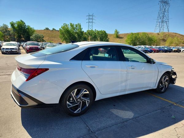 2025 HYUNDAI ELANTRA