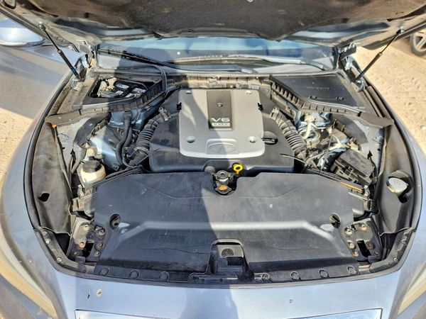 2014 INFINITI Q50 — Engine bay