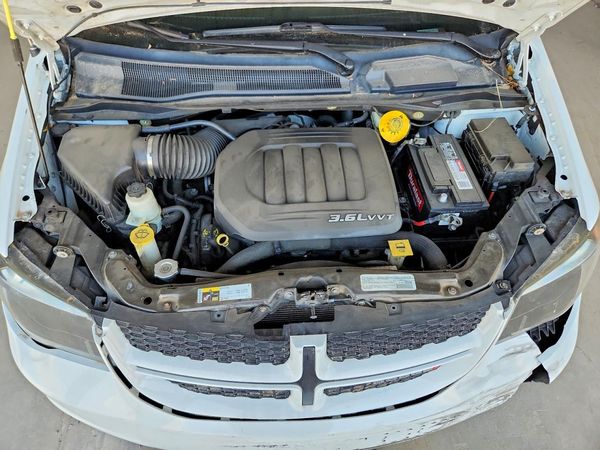 2017 DODGE CARAVAN GT — Engine bay