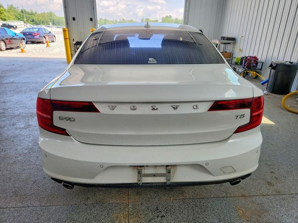2018 VOLVO S90 Momentum — DIRR