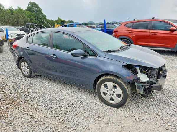 2016 KIA FORTE GL (Middle-Low Grade)