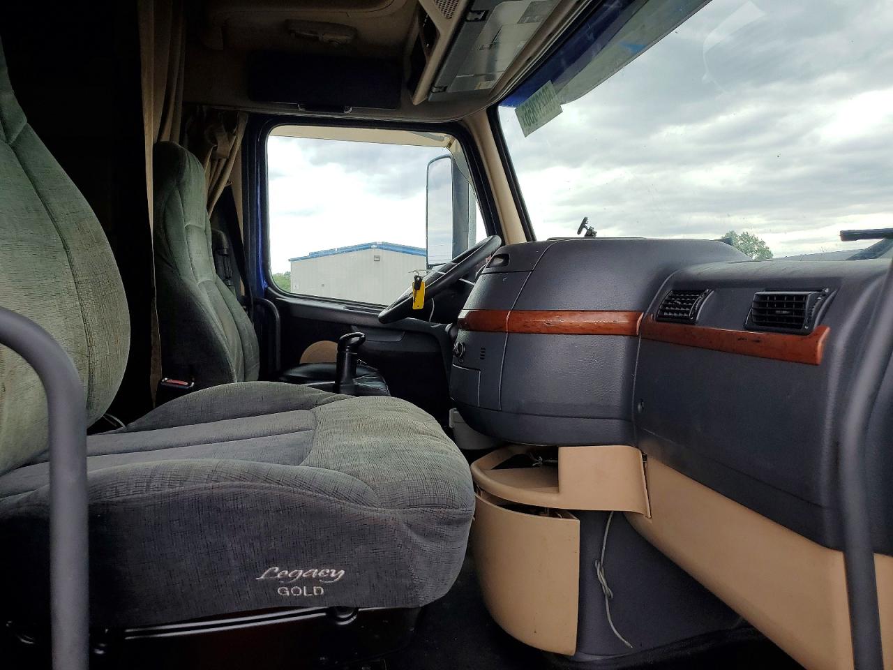 2007 VOLVO VT