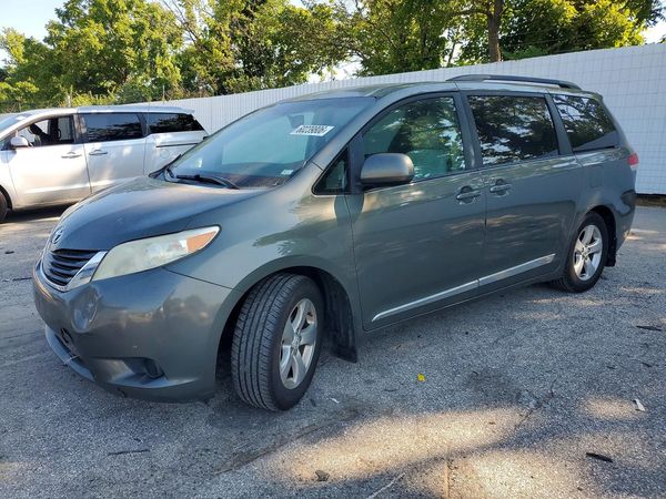 2012 TOYOTA SIENNA