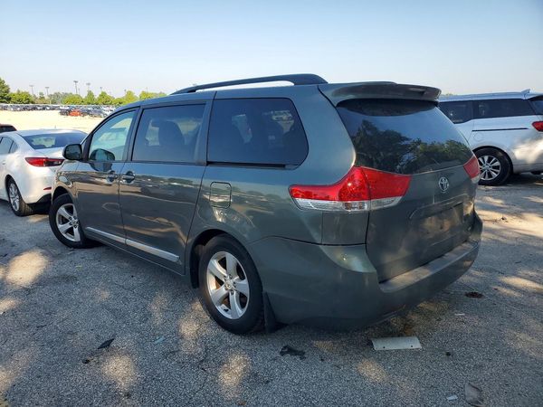 2012 TOYOTA SIENNA