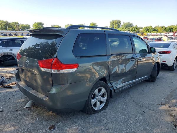 2012 TOYOTA SIENNA
