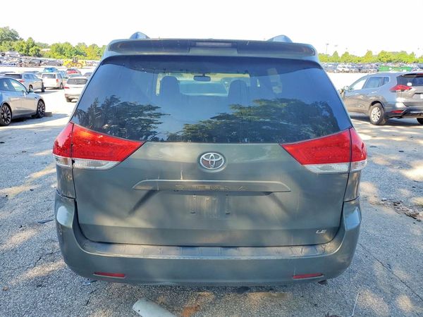 2012 TOYOTA SIENNA