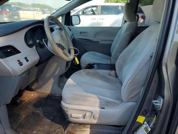 2012 TOYOTA SIENNA