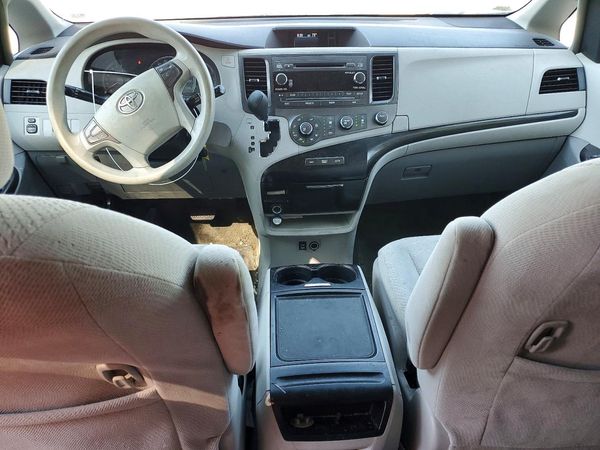 2012 TOYOTA SIENNA