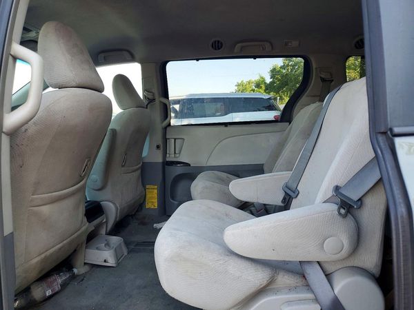 2012 TOYOTA SIENNA
