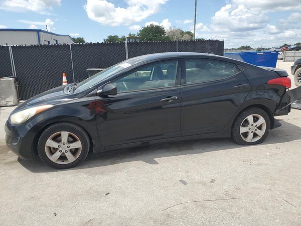2013 HYUNDAI ELANTRA
