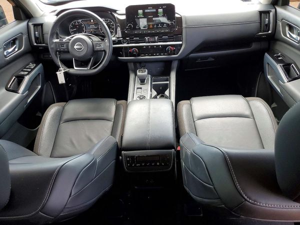 2025 NISSAN PATHFINDER SL