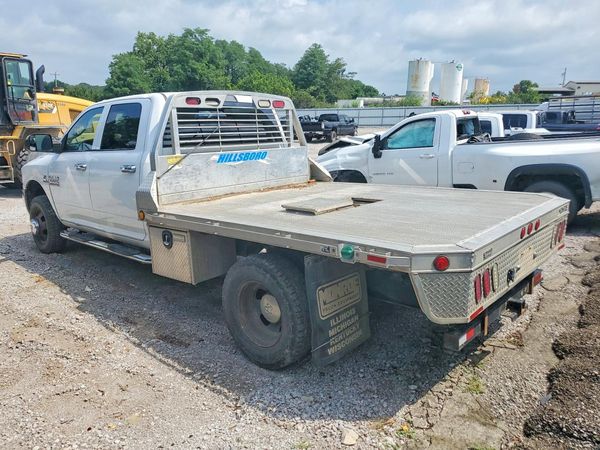 2015 RAM 3500 CREW CAB CHASSIS 4X4