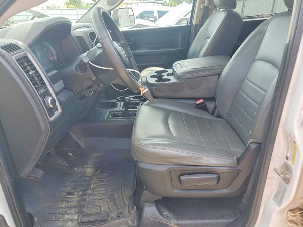 2015 RAM 3500 CREW CAB CHASSIS 4X4