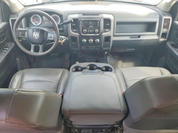 2015 RAM 3500 CREW CAB CHASSIS 4X4