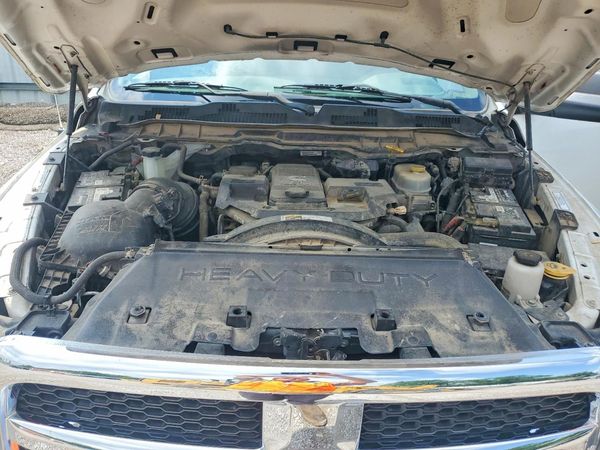 2015 RAM 3500 CREW CAB CHASSIS 4X4