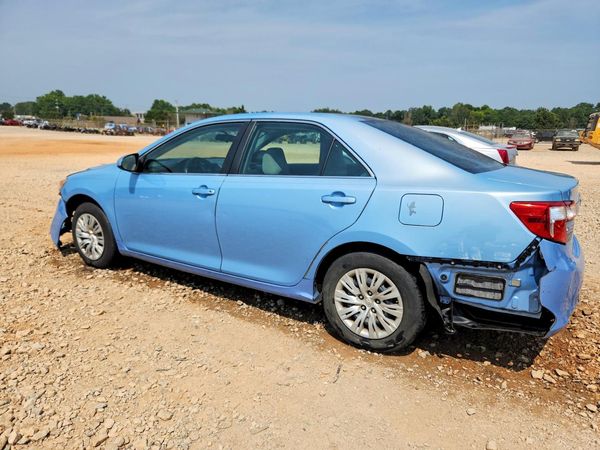 2014 TOYOTA CAMRY