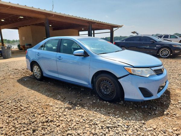 2014 TOYOTA CAMRY
