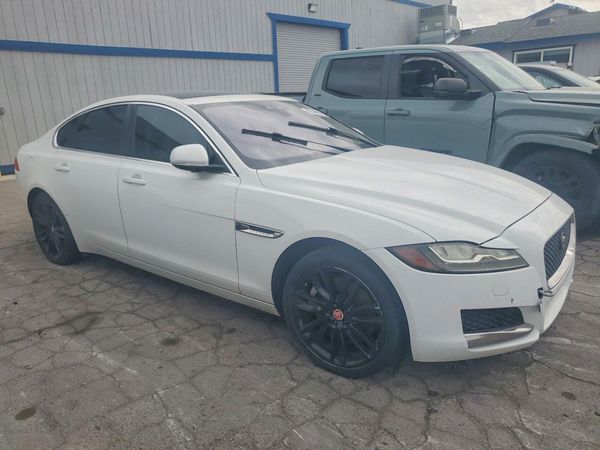 2016 JAGUAR XF Prestige — Passenger 3/4