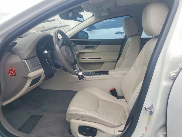 2016 JAGUAR XF Prestige — DENT