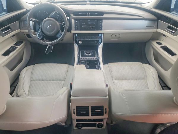 2016 JAGUAR XF Prestige — CKPT