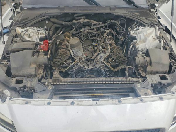 2016 JAGUAR XF Prestige — Engine bay