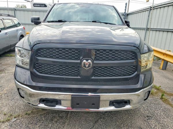 2017 RAM 1500 SLT