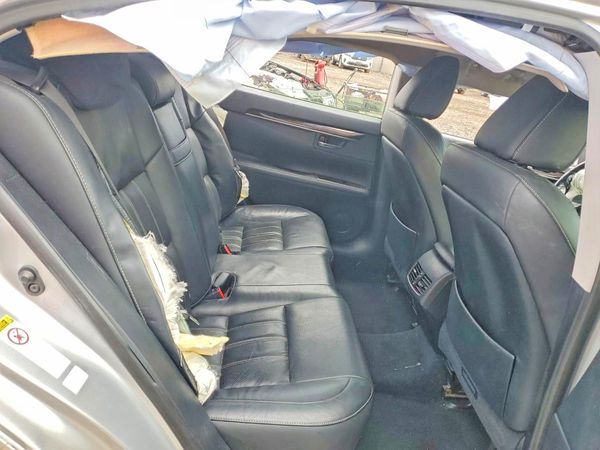 2016 LEXUS ES
