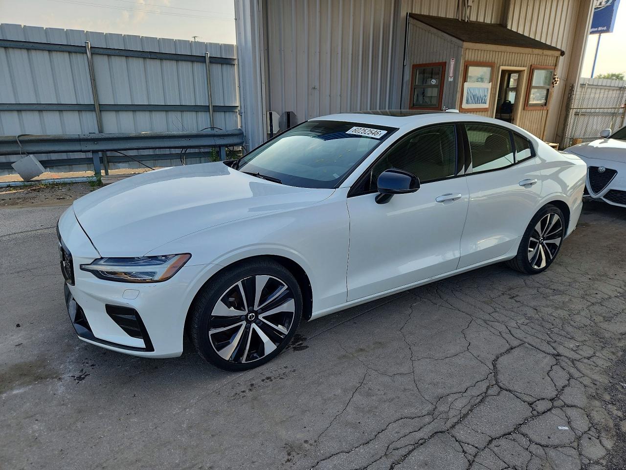 2022 VOLVO S60