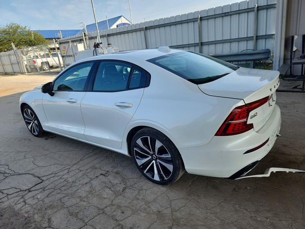 2022 VOLVO S60
