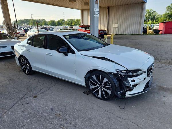 2022 VOLVO S60