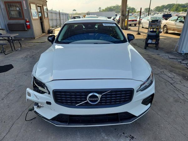 2022 VOLVO S60