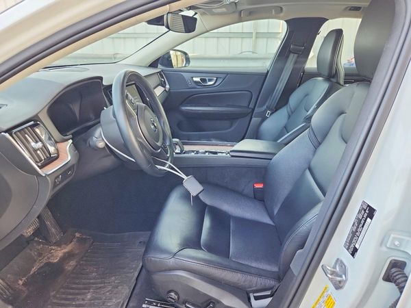 2022 VOLVO S60